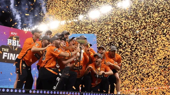 Perth Scorchers off to a winning start in rain-hit BBL opener